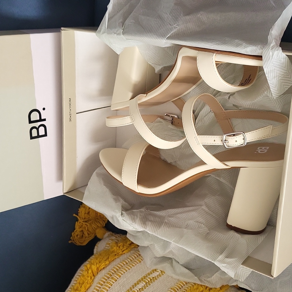 Women's shoes